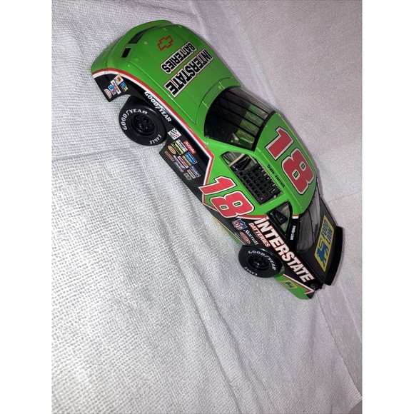 1994 Dale Jarrett #18 Chevy Interstate Batteries 1:18 NASCAR Collector's Edition - Picture 7 of 16